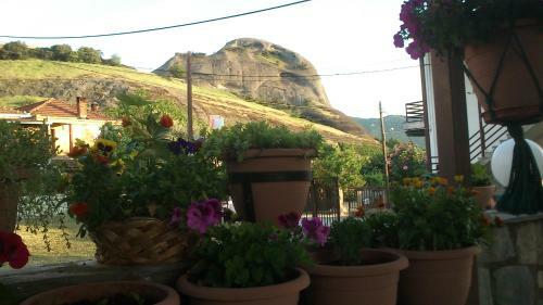 Hostal Bloutsos Rooms