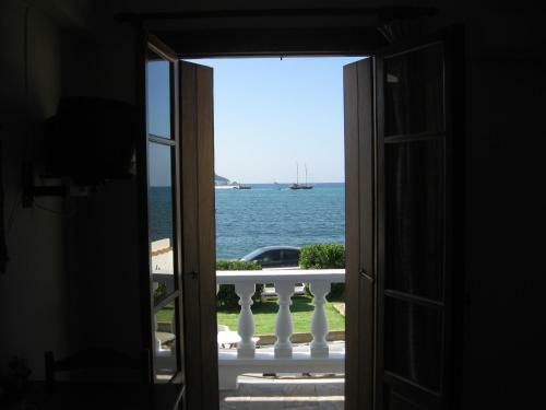 Hostal Villa Apostolis Studios