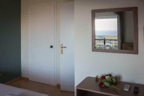 Hostal Anthoussa Rooms