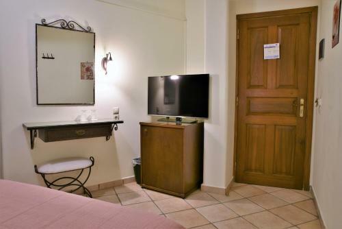 Ostria Hotel