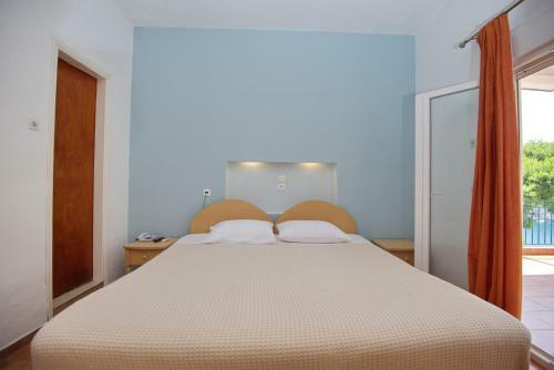 Kavos Hotel