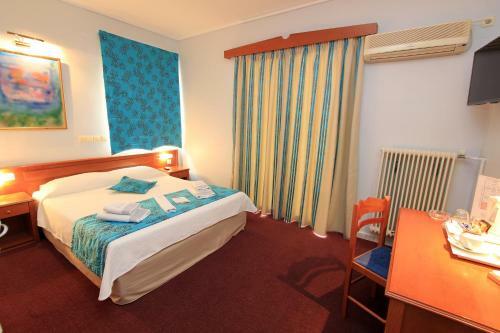 Triton Hotel Piraeus
