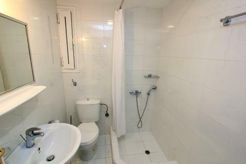 Triton Hotel Piraeus