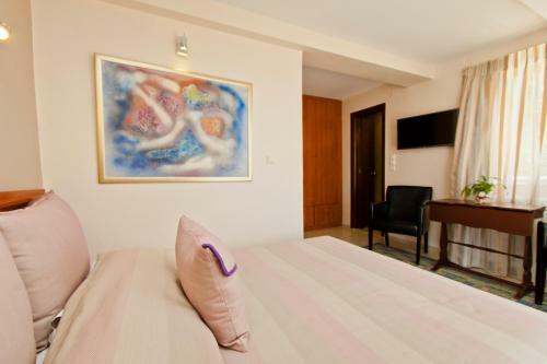 Triton Hotel Piraeus