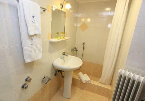 Triton Hotel Piraeus