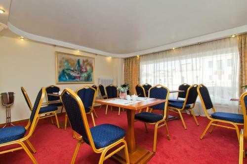 Triton Hotel Piraeus