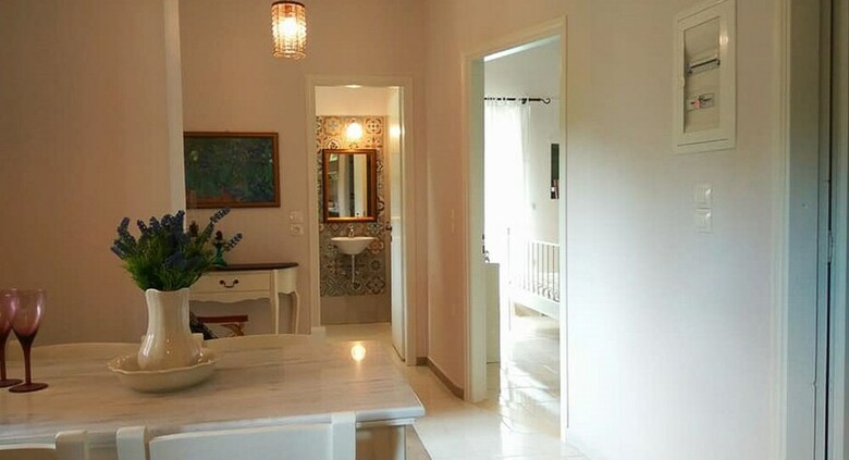 Maria's Studios & Apartments