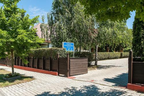 Tak�cs Apartmanh�z