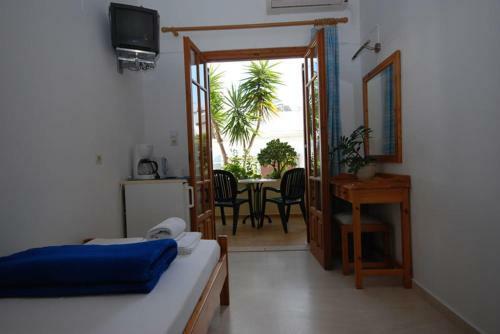 Hostal Flisvos Rooms