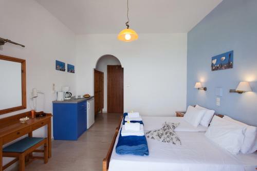 Hostal Flisvos Rooms