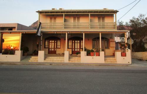 Hostal Flisvos Rooms