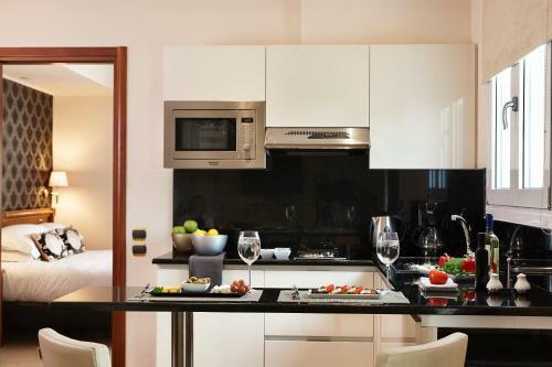 Ava Hotel And Suites
