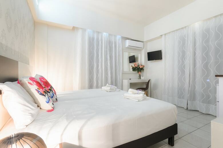 Mouria Studios & Apartments