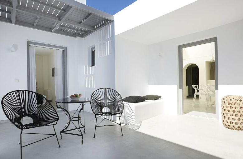 Eolia Kamari Villa