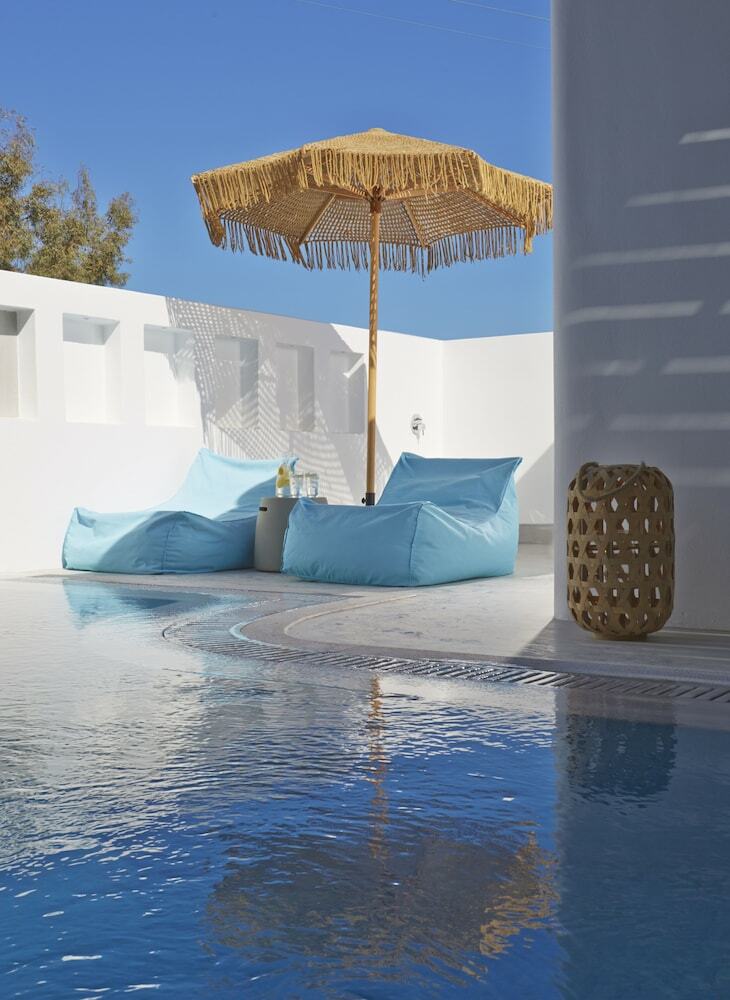 Eolia Kamari Villa