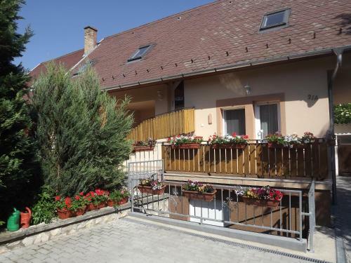 Napsug�r Apartmanh�z
