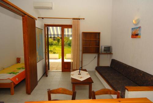 Aparthotel Villa Zaharo And Lilian Apartments