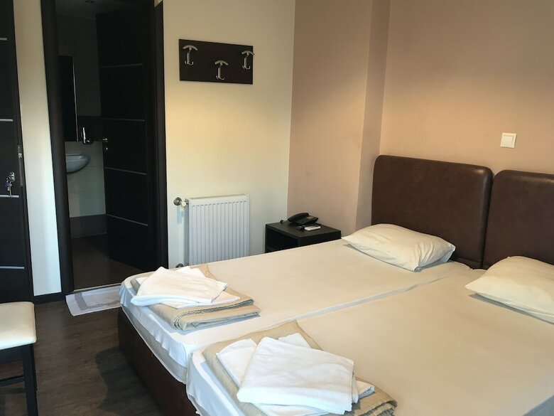 Hostal Pella Inn Hostel