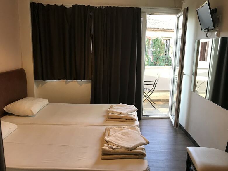 Hostal Pella Inn Hostel