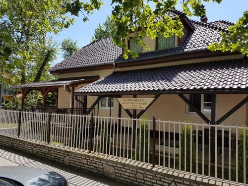 Hostal T�ncsics Vend�gh�z