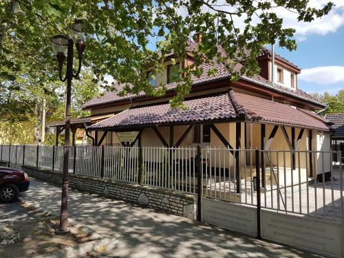Hostal T�ncsics Vend�gh�z