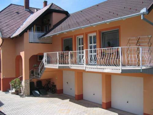 Sz�cs�nyi Apartman