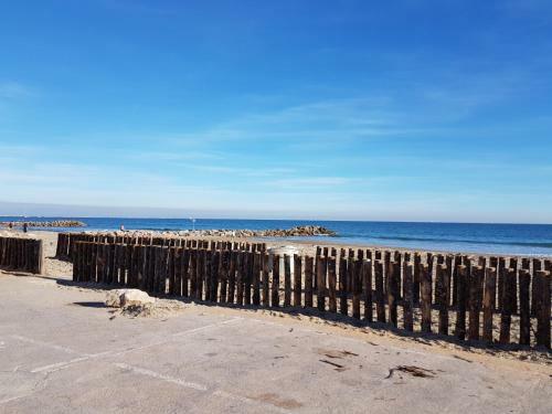 Le Grand Large Bord de Mer Hotel & Apartment