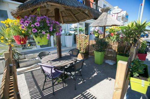 Le Grand Large Bord de Mer Hotel & Apartment
