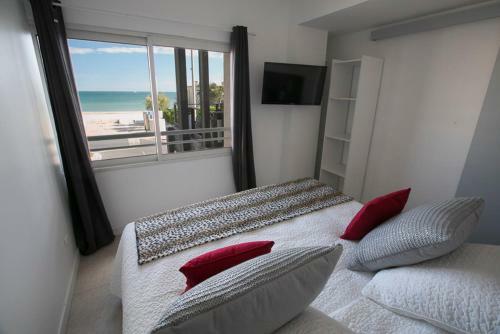 Le Grand Large Bord de Mer Hotel & Apartment