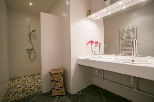 Le Grand Large Bord de Mer Hotel & Apartment