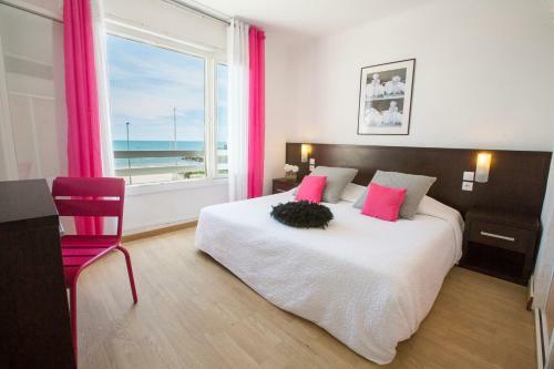 Le Grand Large Bord de Mer Hotel & Apartment