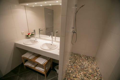 Le Grand Large Bord de Mer Hotel & Apartment