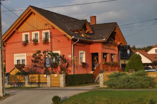Hostal H�cza Vend�gh�z
