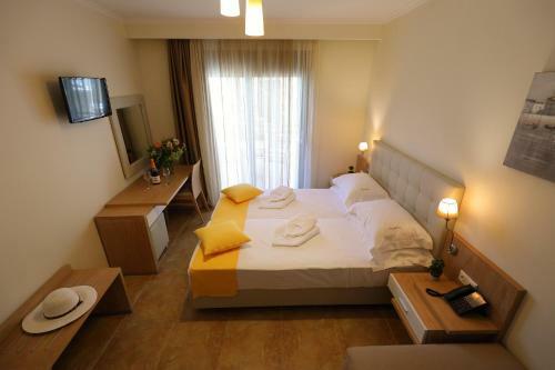 Hostal Artemis Plaza
