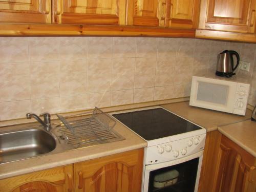 K�roly Apartments