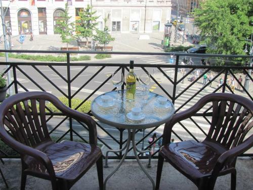 K�roly Apartments