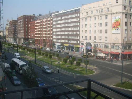 K�roly Apartments