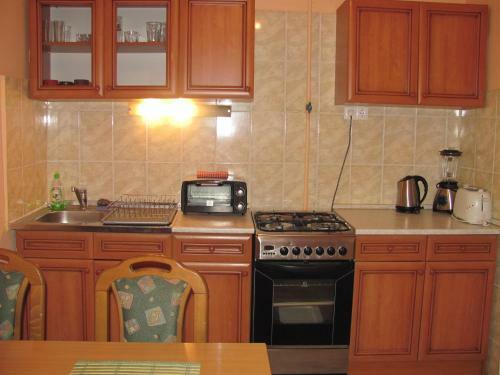 K�roly Apartments