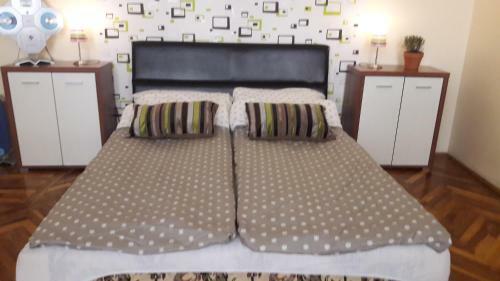 K�roly Apartments