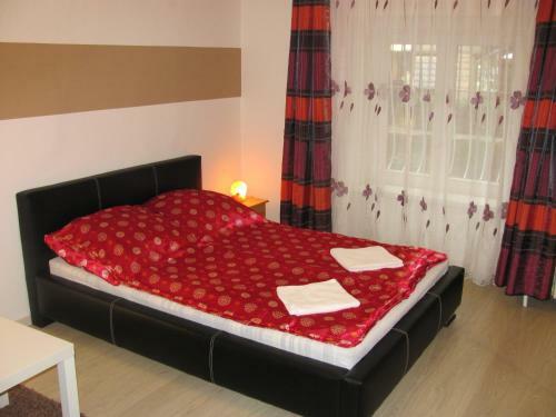 K�roly Apartments