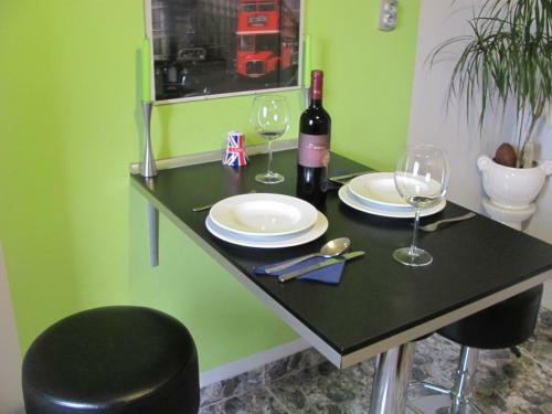 K�roly Apartments