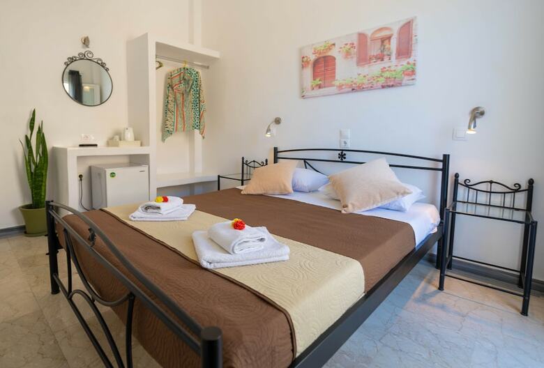 Hostal Join Us Low Cost Rooms