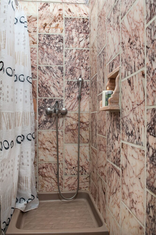 Hostal Join Us Low Cost Rooms