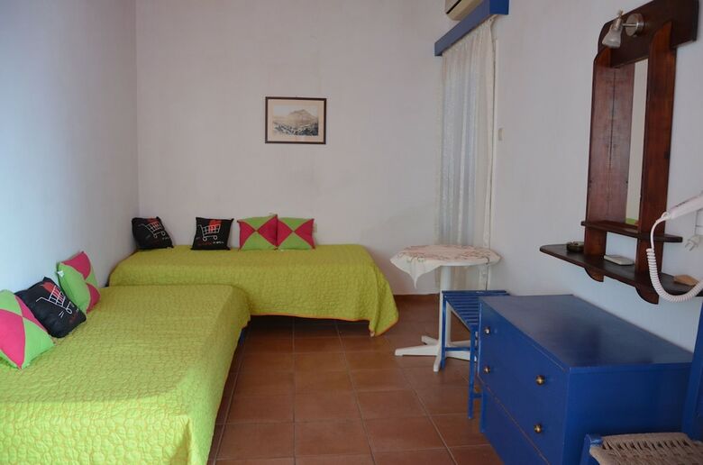 Hostal Themis Hotel