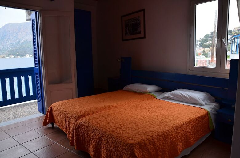 Hostal Themis Hotel