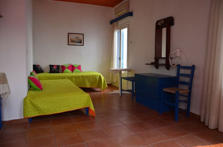 Hostal Themis Hotel