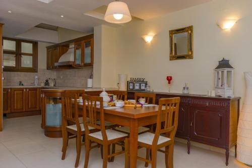 Lydia's Maisonette