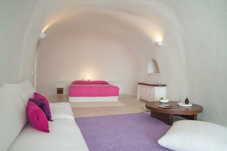Perivolas Hotel