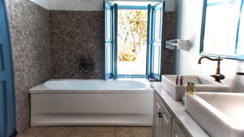 Hotel Black Rose Suites