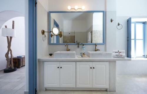Hotel Black Rose Suites